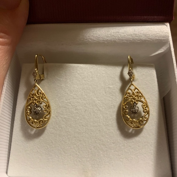 14k Filigree Dancing Diamond earrings Leverbacks - Picture 1 of 5